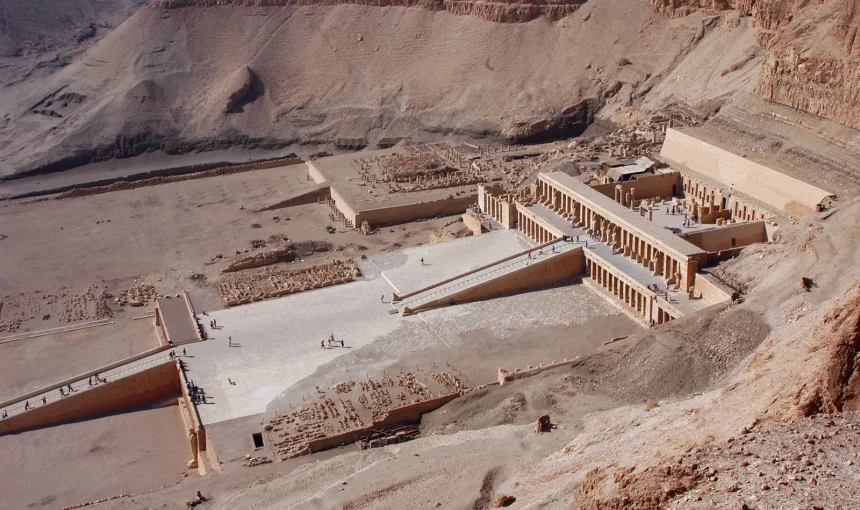 🏺 The Valley of the Kings – Gateway to Eternal Secrets in the Heart of Thebes